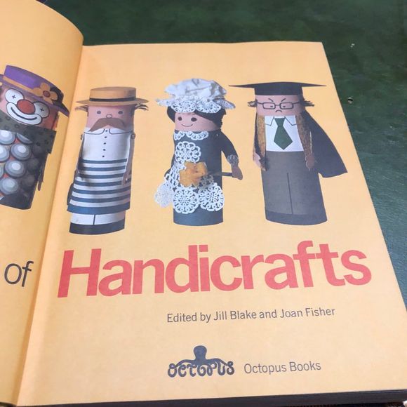 The Complete Book of Handicrafts 1973, 304 pages; Embroidery, Jewelry, Paper, et - Picture 3 of 12